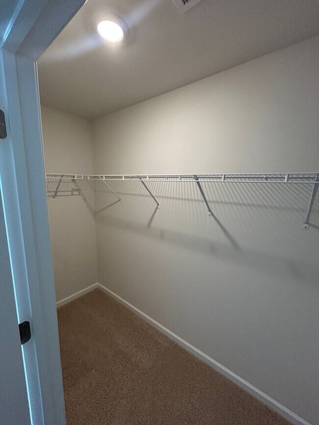 Building Photo - 413 Silicon Dr