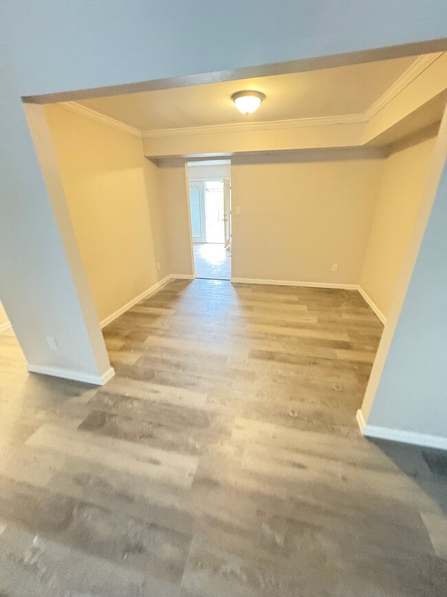 Building Photo - 813 S Grosvenor Ct