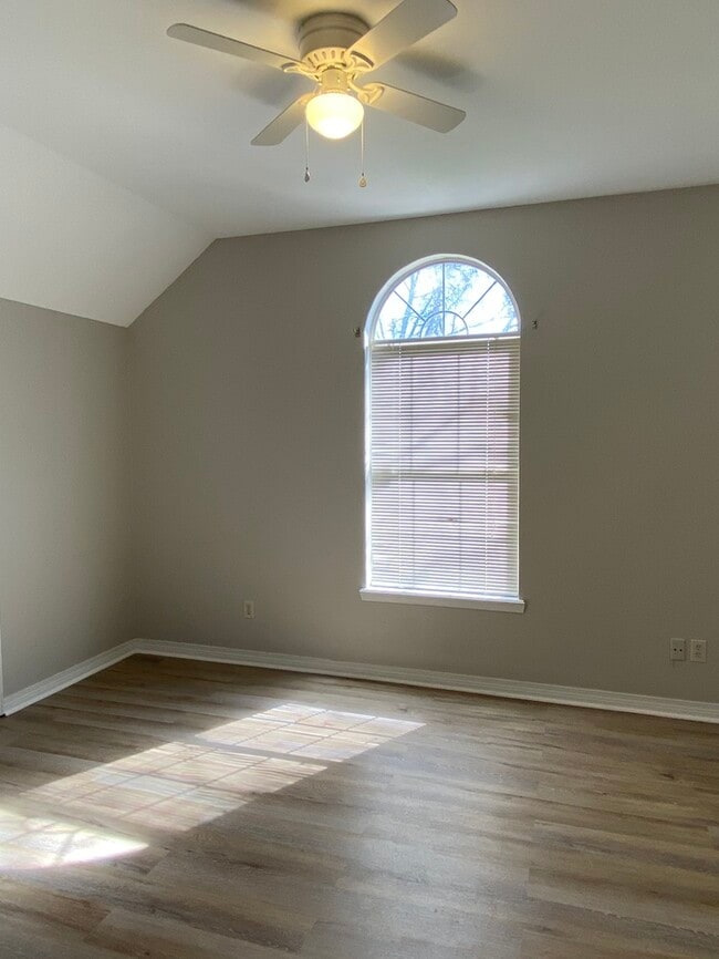 Building Photo - Updated Highland Duplex