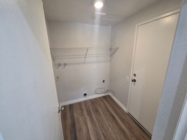 Building Photo - 1826 Lochglen Ct