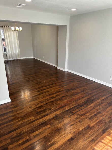 Building Photo - 6328 Bordeaux Ave
