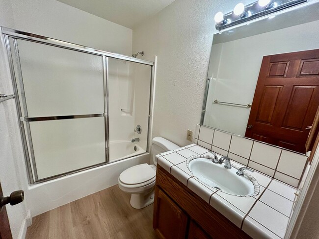 Building Photo - 2 Bedroom Duplex Close to Downtown Morgan ...