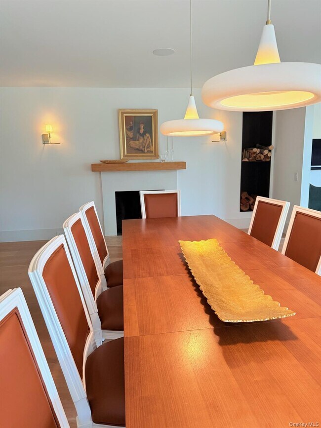 Building Photo - 323 Division St