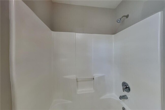 Building Photo - 5025 Oak Hollow Dr NW