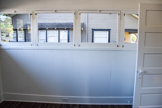 Building Photo - Grand (384-394) South