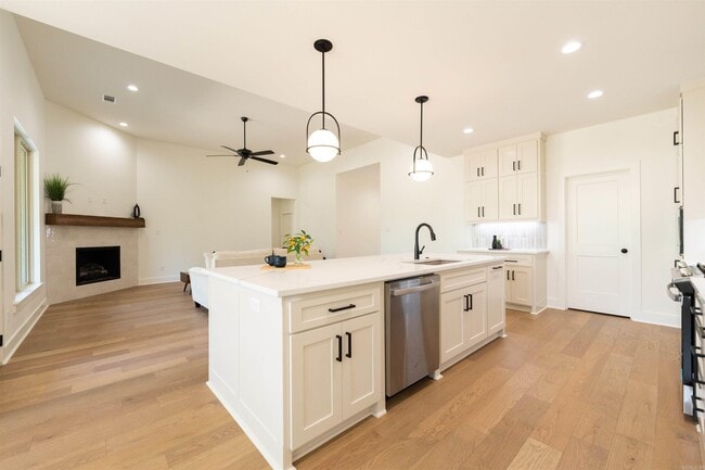 Building Photo - 141 Ridgeview Trl