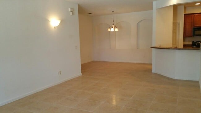 Building Photo - 3000 Laurel Park Ln