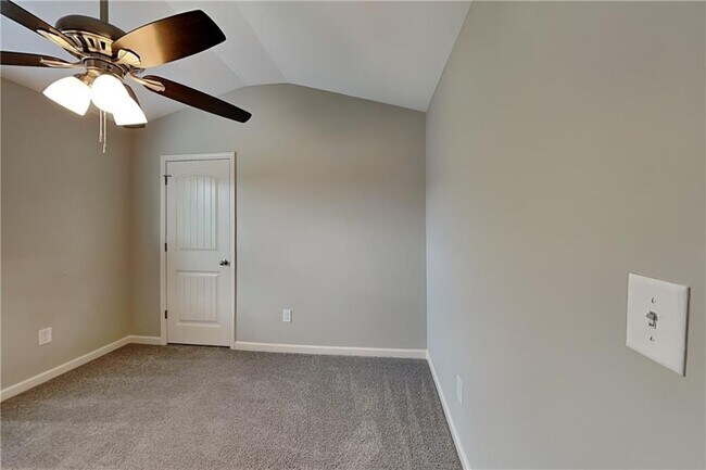 Building Photo - 354 Hawthorn Dr