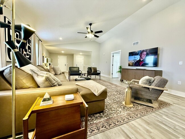 Building Photo - New 5BR Retreat With Hot Tub 2 Living Areas WC, OH