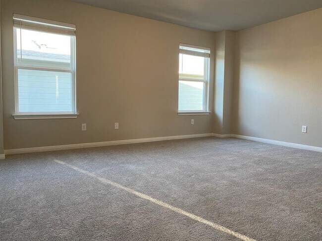 Building Photo - 3201 College Park Dr