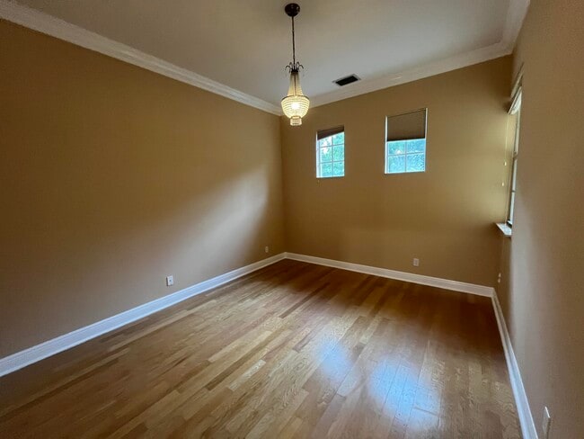 Building Photo - 270 NE 69th Cir