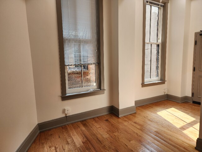 Building Photo - 1725 Elm St