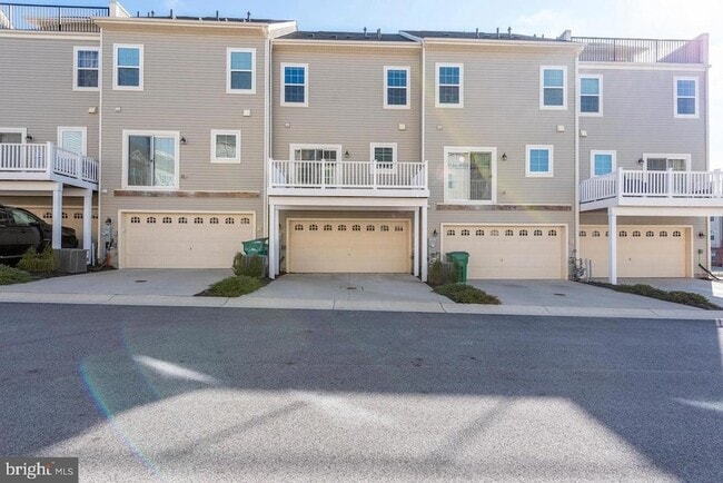 Building Photo - 7035 Southmoor St