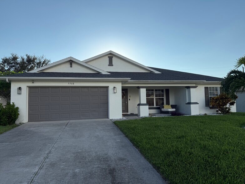 Primary Photo - 2208 SW 11th Ct