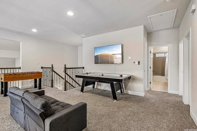 Building Photo - 1136 Aidenbaum