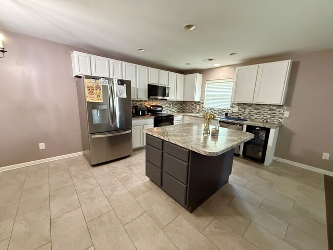 Building Photo - 4 Bedroom 2.5 Bath House in Quail Hill Goo...