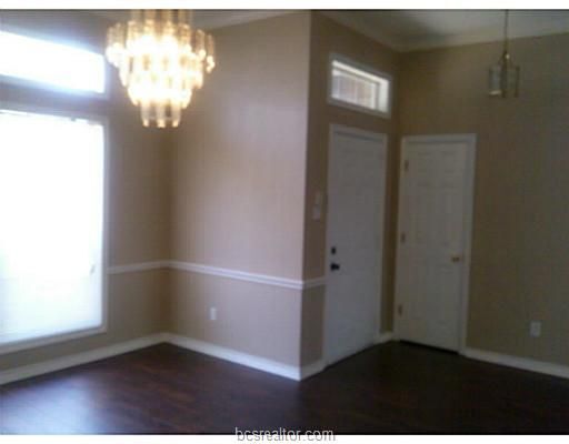 Building Photo - 708 Hasselt St