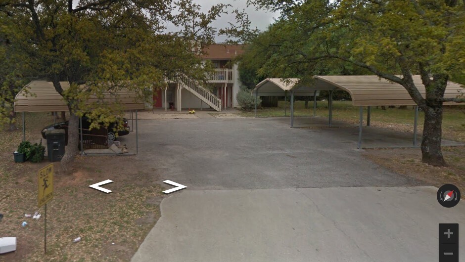 Building Photo - 303 Algerita Dr