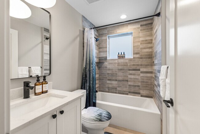 Building Photo - 305 18th Ave