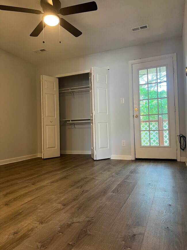 Building Photo - 233 B Lantana Ln