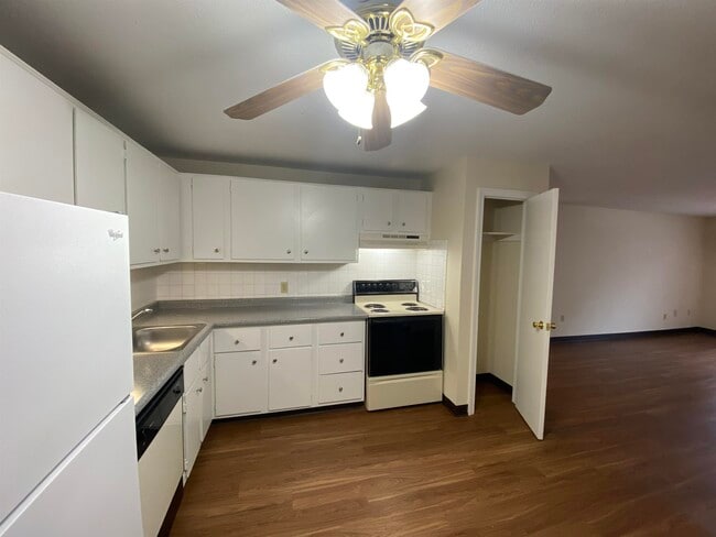 Building Photo - 99 Powers St