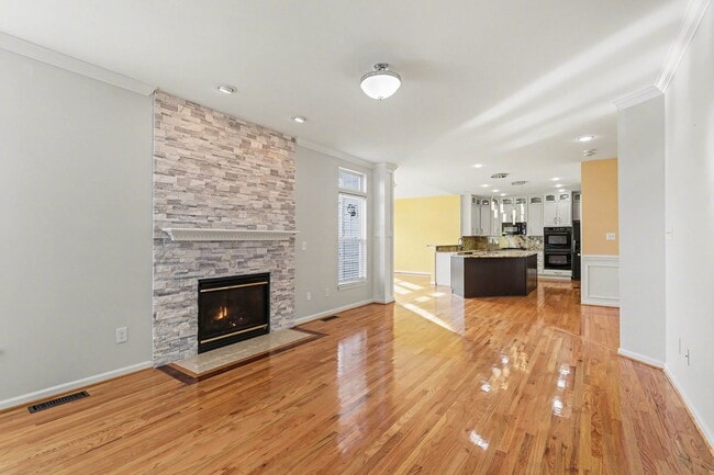 Building Photo - Spacious 5-Bedroom Fredericksburg Home with Flexible Living & Over 3,500 Sq Ft