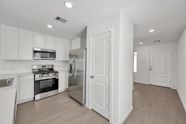 Building Photo - 29635 Knollwood Bay Rd