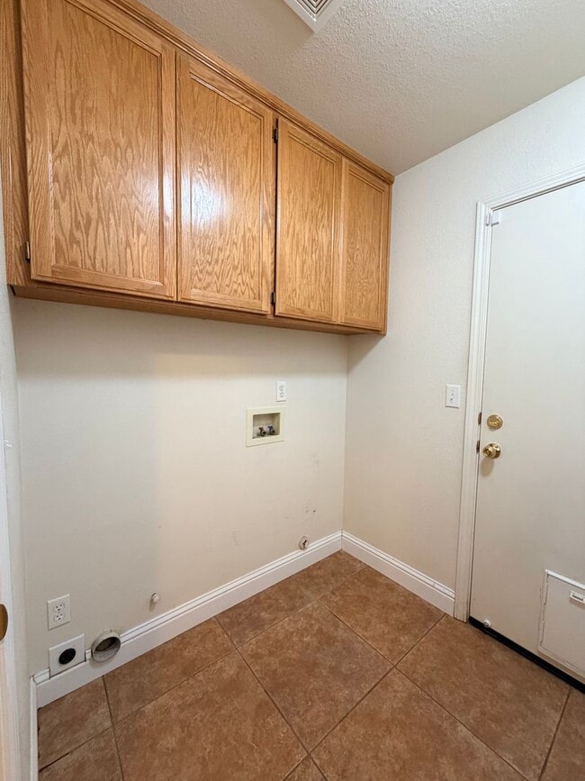 Building Photo - 710 Foothill St