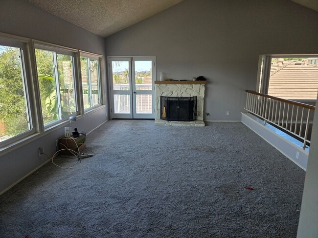 Building Photo - Large 3 bedroom home in quiet neighborhood cul-de-sac with amazing views