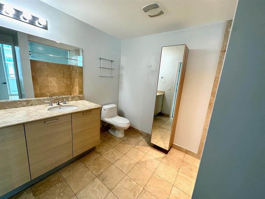 Building Photo - 350 NE 24th St