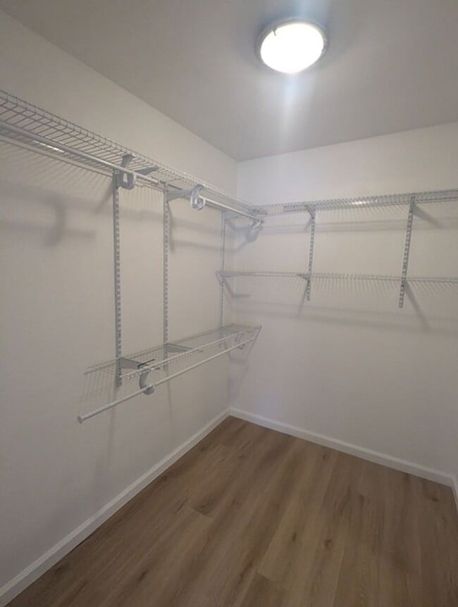 Building Photo - 3 Bedroom 2 Bathroom Single Story Home in ...