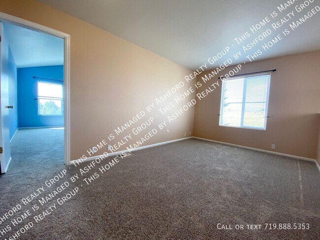 Building Photo - 5810 Ensemble Hts