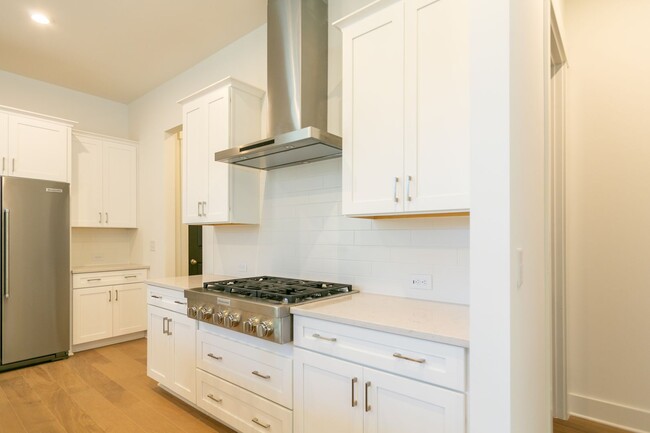 Building Photo - Stunning home in The Parks at Meadowview!
