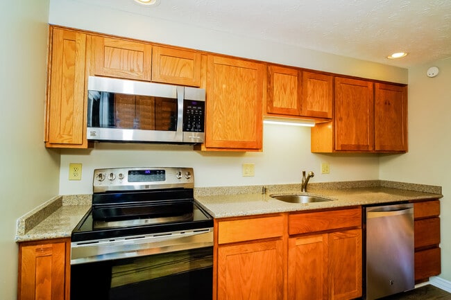 Building Photo - 735 Shady Creek Dr