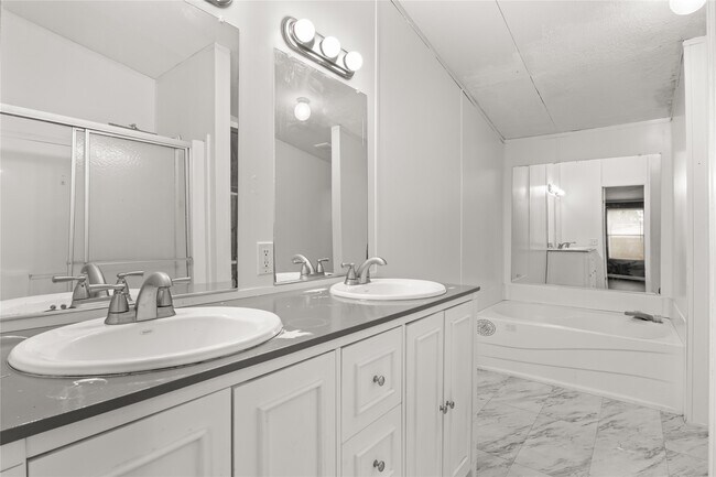 Building Photo - 811 De Lorean Ct