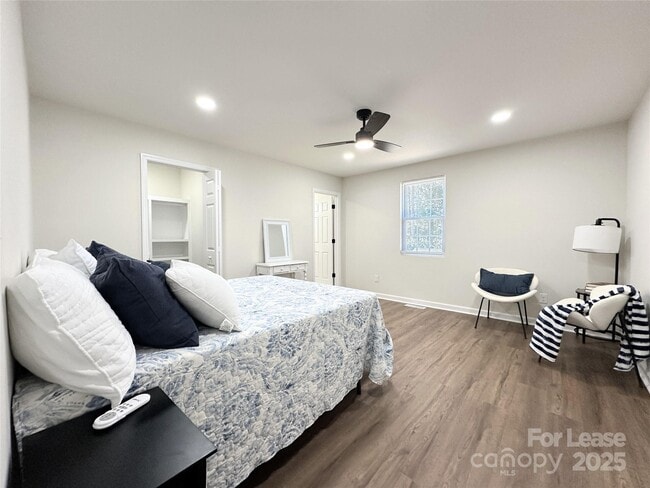 Building Photo - 226 Malvern Dr SW