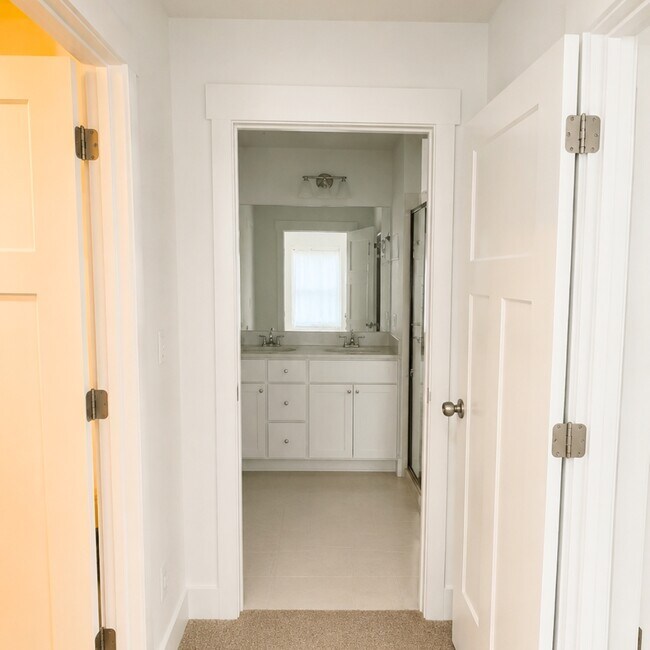 Building Photo - 1206 Marsalis Pl