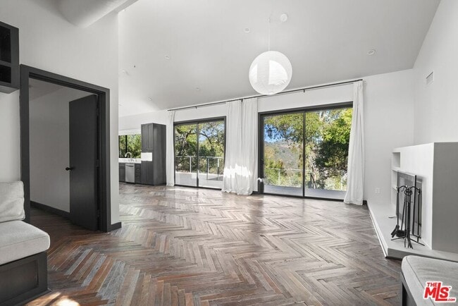 Building Photo - 21273 Entrada Rd