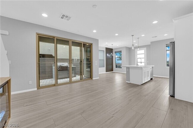 Building Photo - 11665 Redwood Mountain Ave