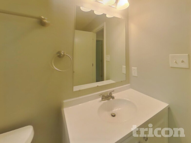 Building Photo - 4326 Hazlitt Ct