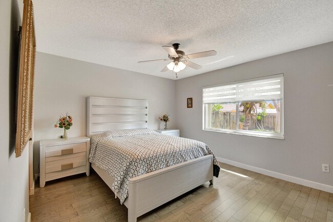 Building Photo - 5340 SW 115th Ave