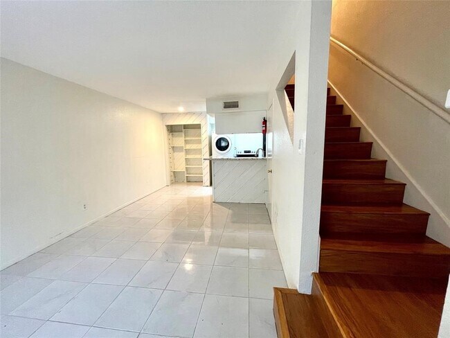 Building Photo - 2100 Wilcrest Dr