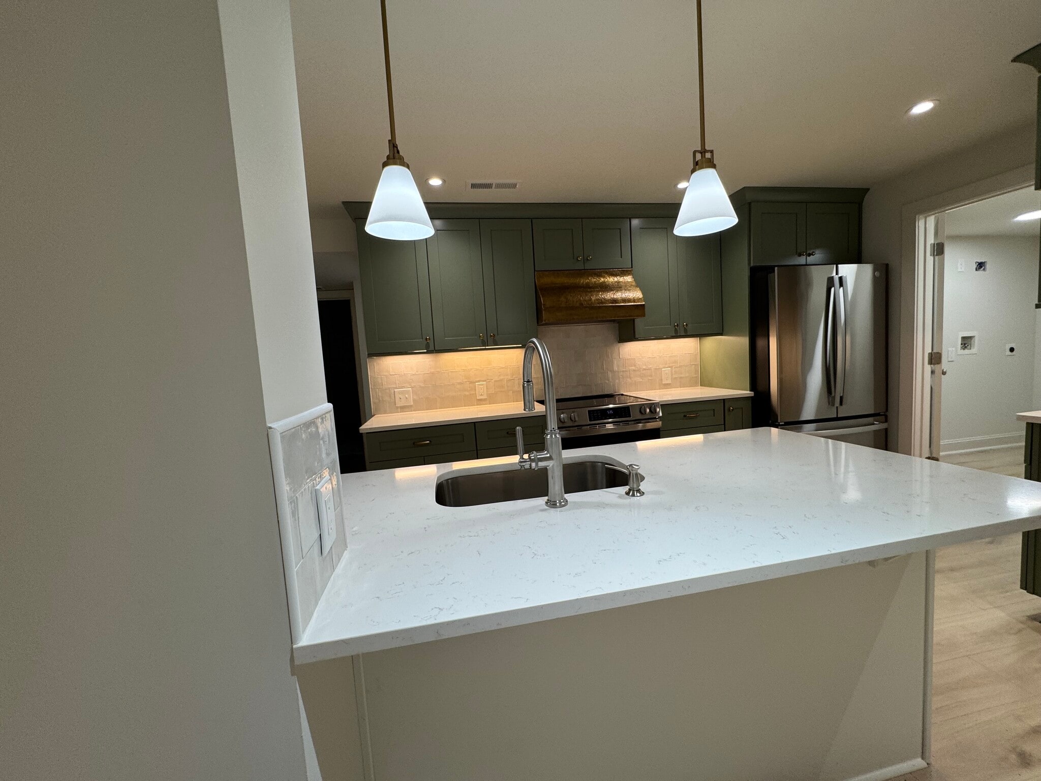 Building Photo - 886 Moore Rd