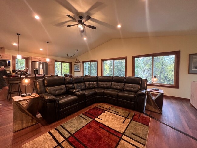 Building Photo - 38085 Rainbow Dr