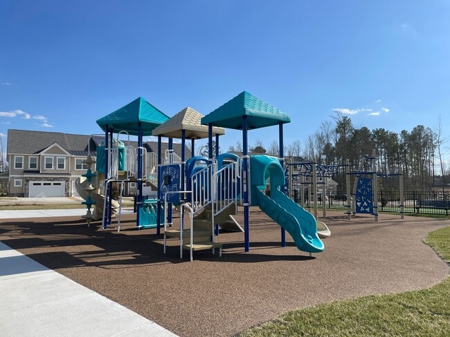 Building Photo - Heron | 3 Bed 2.5 Bath | Garage | 1800 sf | $2726-$2999 | 8, 9, 10, 12, 14, and 15 month lease terms