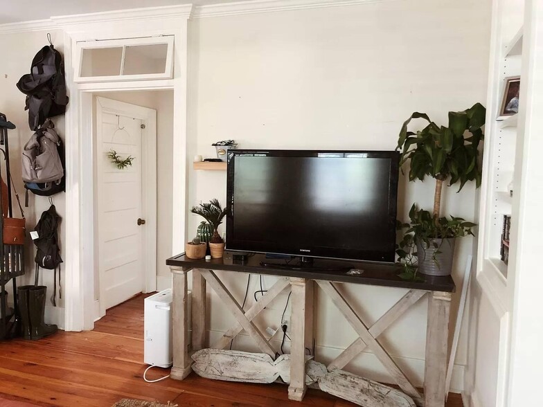 Building Photo - 9 Gadsden St