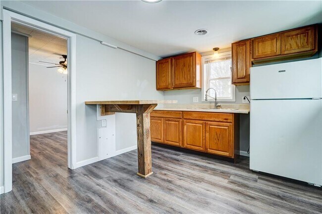 Building Photo - 1070 Gravel Rd