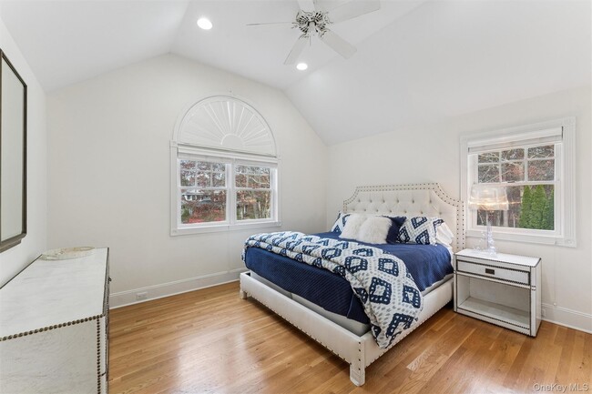 Building Photo - 3 Cherry Blossom Ln