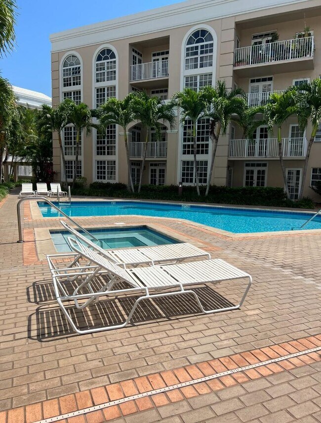 Building Photo - 1280 S Alhambra Cir