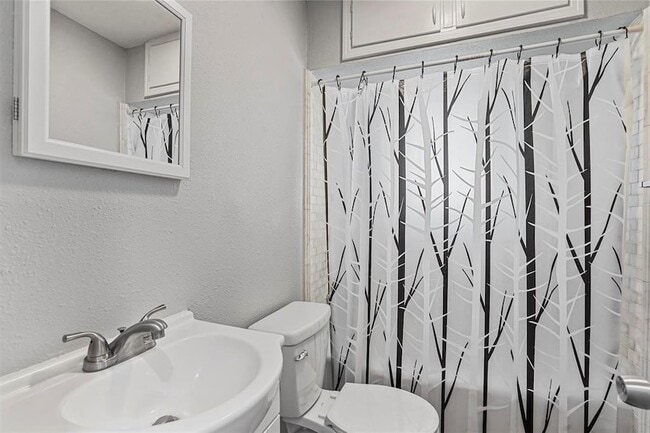 Building Photo - 210 W Willingham St